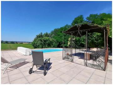 Les Hirondelles : Ferme Fortifiée avec Piscine !