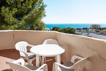 Seaview balcony with pool Ref 113