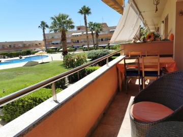 Apartamento con piscina en primera linea de Mar