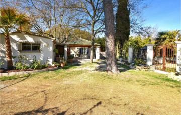 Stunning Home In Pernes-les-fontaines With Outdoor Swimming Pool, Private Swimming Pool And 2 Bedrooms