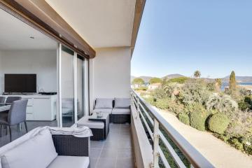 3 Rooms with Sea View Terraces in Peace