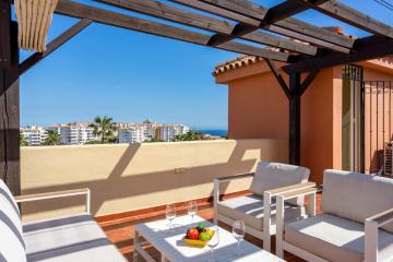 Bright terrace in Riviera del Sol Ref 167
