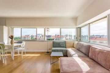 Bright 52m with superb panoramic view