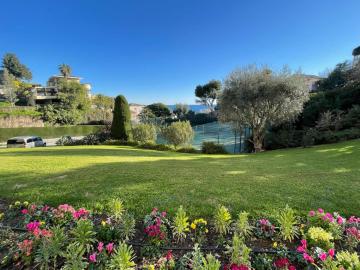 Appartement confortable avec piscine, tennis et grande parc