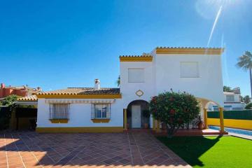 GUADALMINA Bonita villa con piscina Playa 800m