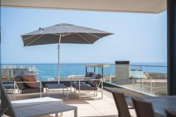 Modern apartment 300 m from Carvajal beach