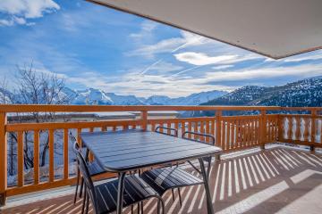 Typical flat at the foot of L'Alpe d'Huez slopes - Welkeys