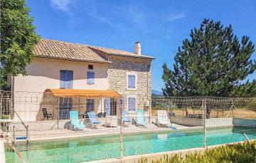 Nice Home In Malaucne With Outdoor Swimming Pool, Private Swimming Pool And 4 Bedrooms
