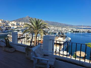 Private suites in huge penthouse 1st line Puerto Banus, incredible views, jacuzzis