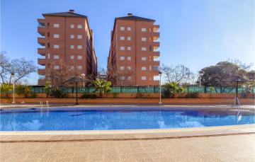 Beautiful apartment in Torre la Sal with Outdoor swimming pool, WiFi and 2 Bedrooms