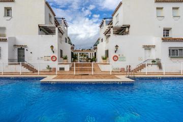 La Duquesa apartment with pool Ref M8