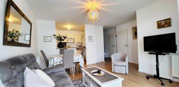 Appartement Moderne Finement Décoré avec Balcon à Vannes Centre