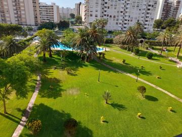 Apartamento con piscina y zonas comunes