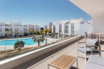 Le Mirage, Modern 3 bedroom apartment overlooking the pool
