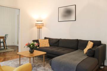 Spacious apartment near Montmartre