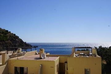 Lovely 1-Bed Apartment literally on the beach