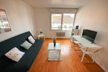 Charming and bright studio 10min from Bordeaux