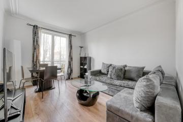 Bright and peaceful apartment near Beaugrenelle