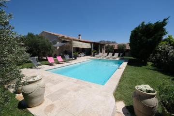 LS1-175 PLANTO Splendide location vacances avec piscine, Magnifique vue dans les Alpilles, à Aureille, proche du centre - 10 personnes