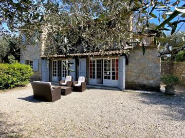 Mas provençal au calme absolu, Grand jardin arboré