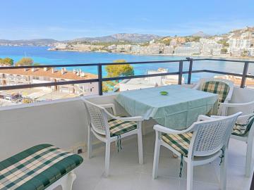 Fantastic 2 bedrooms apartment with sea view
