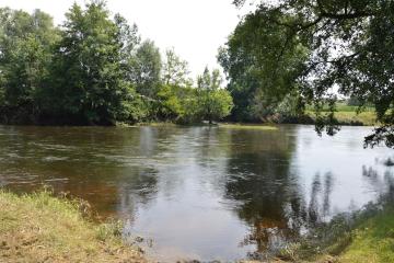 Charmant petit gîte en bord de Creuse
