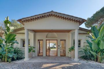 Exceptional property with panoramic sea view over the Bay of Cannes