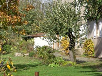 Gîte Saint-Symphorien-de-Lay, 3 pièces, 4 personnes - FR-1-496-278
