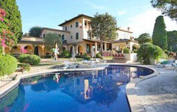 Luxurious Beachfront Villa With Pool and Home Cinema
