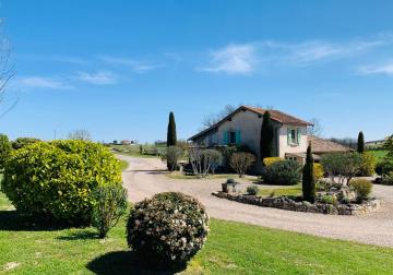 Quaint Gite In Tranquil Setting