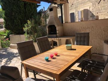 Magnifique maison de village entièrement équipée, 2 chambres, grande terrasse, Saint-Quentin-la-Poterie (F-Gard)