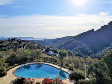SUPERBE VILLA AVEC PISCINE VUE MER POUR 6 PERSONNES