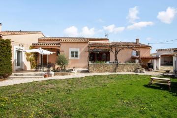 Wonderful villa with pool in Pernes-les-Fontaines - Welkeys