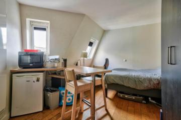 Bright studio for 2 people - Paris 8