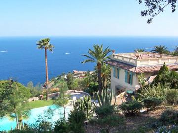 Luxurious 4 BR Villa With Sea View