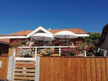 Maison bois sur pilotis (100m du port, commerce)