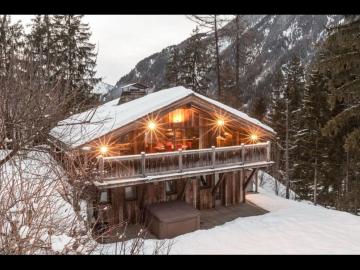 Luxurious 3 bedroom Villa in the middle of the Bossons forest