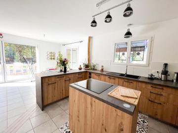 Maison en lisière de forêt avec jacuzzi