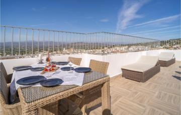 Awesome Home In Alhaurn El Grande With Jacuzzi, Wifi And 2 Bedrooms