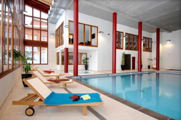 Appartement en duplex de 4 chambres 10 personnes avec cheminée exposé sud situé dans la résidence prestige EDENARC avec piscine spa jacuzzi située aux pieds des pistes de ski du Golf des Arcs des terrains de Tennis
