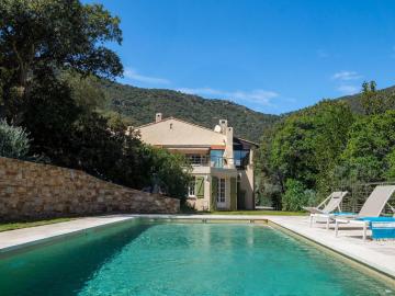Lovely holiday home in Cavalaire-sur-Mer with private pool