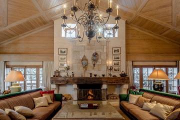 Phenomenal Chalet with Pool and Wellness
