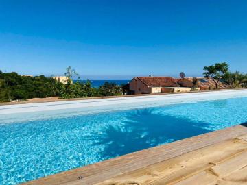 T2 U Castagnu vue mer avec piscine.