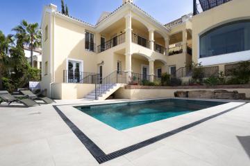 Exceptional views from 5 bed villa + pool RDR300