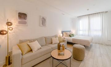 Stylish 4 people studio next to El Rastro by SharingCo