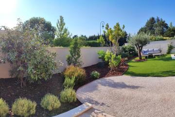 Proche d'Avignon, villa neuve, climatisée, piscine
