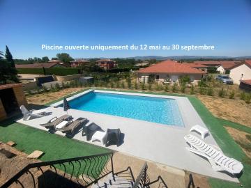 Logement indépendant chez l'habitant avec piscine commune