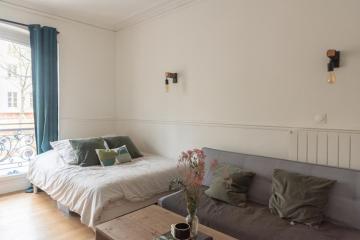 Bright studio near the center of Paris