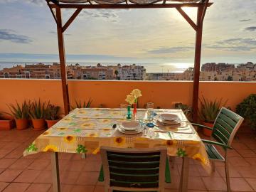 Apartamento Ático con terraza de 40 m2 cerca del mar, fantásticas vistas!