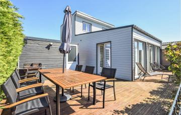 Amazing Home In Hermanville-sur-mer With Wifi, Heated Swimming Pool And 2 Bedrooms